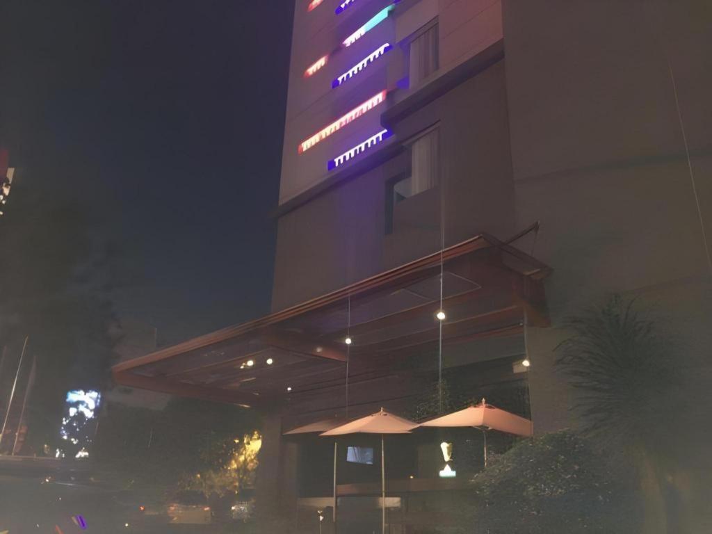 G Suites Hotel By Amithya Surabaya Ngoại thất bức ảnh